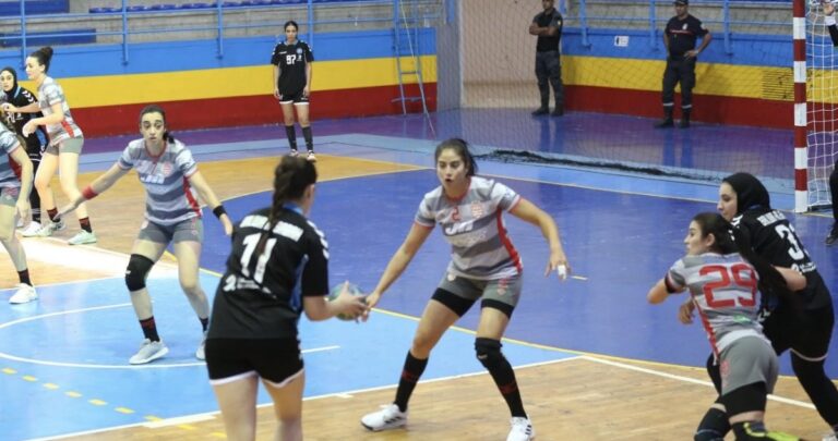 مواجهة-كويتية-–-سورية-بـ'عربية-يد-السيدات'