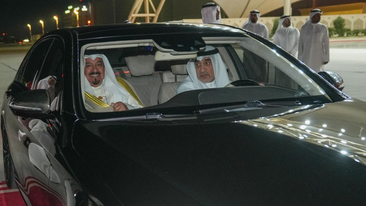 ممثل-سمو-الأمير-سمو-رئيس-الوزراء-يعود-إلى-البلاد