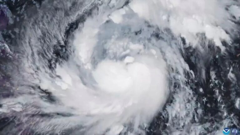 الفلبين-تواجه-إعصار-'فونغ-وونغ'-وتجلي-1.2-مليون-شخص-وتغلق-المدارس