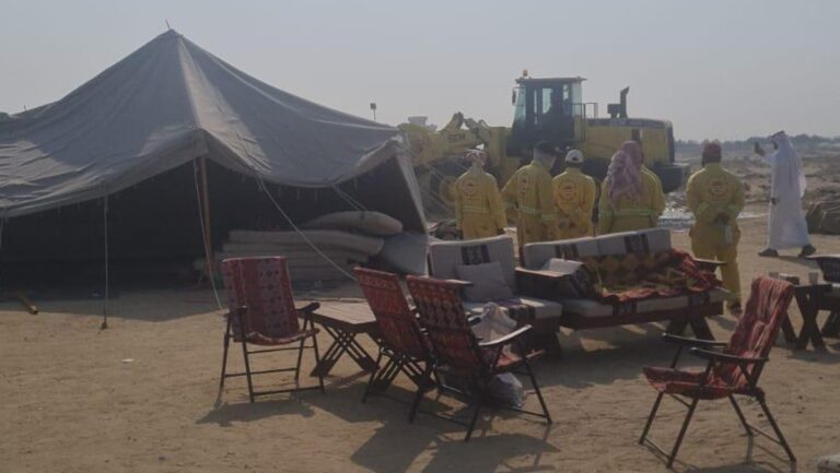 'البلدية':-إزالة-51-مخيماً-مخالفاً-في-إسطبلات-الأحمدي