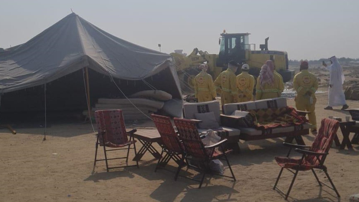 'البلدية':-إزالة-51-مخيماً-مخالفاً-في-إسطبلات-الأحمدي