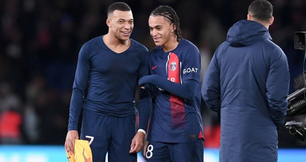 مبابي-ينضم-إلى-منتخب-الجزائر