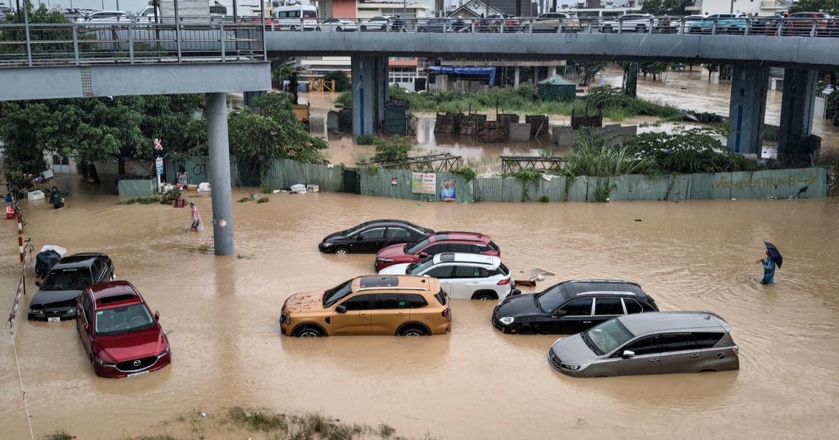 ارتفاع-حصيلة-ضحايا-الفيضانات-والانهيارات-الأرضية-في-فيتنام-إلى-55-قتيلاً