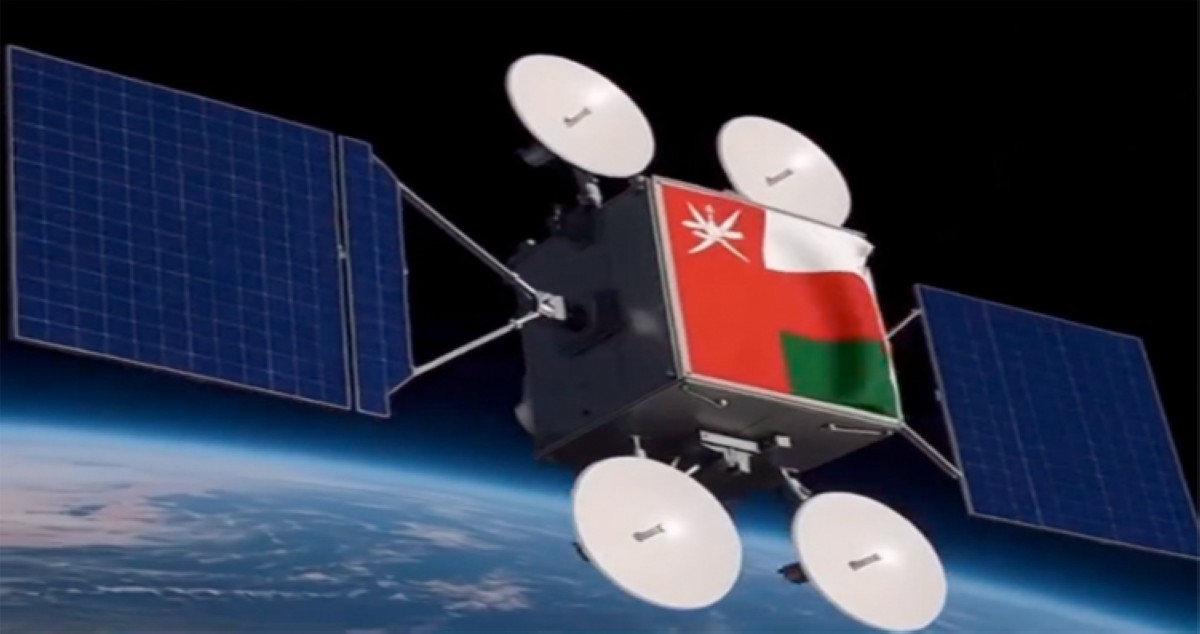 عُمان-توقع-اتفاقية-لتصنيع-أول-قمر-اصطناعي-للاتصالات