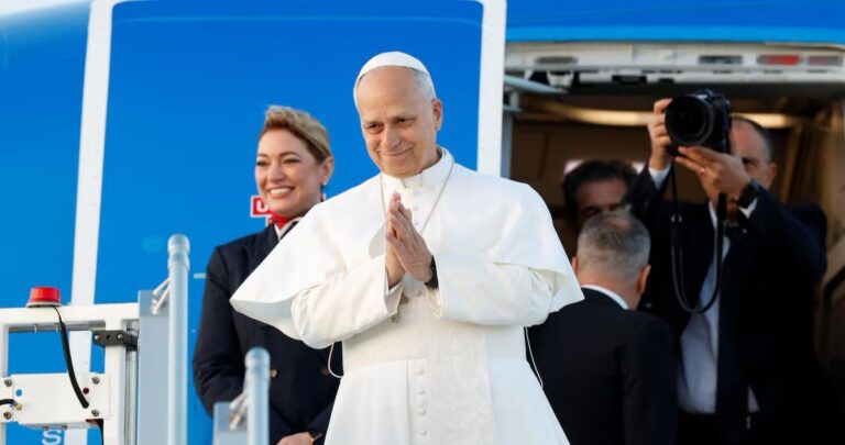 بابا-الفاتيكان-يصل-إلى-تركيا