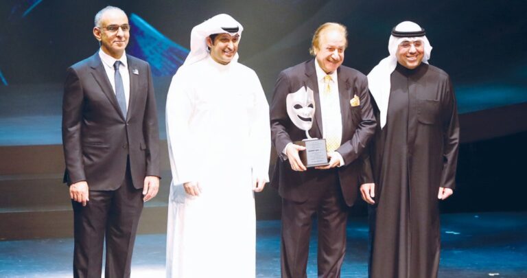 'بيت-وبحر'-زين-احتفالية-اليوبيل-الفضي-لمهرجان-الكويت-المسرحي