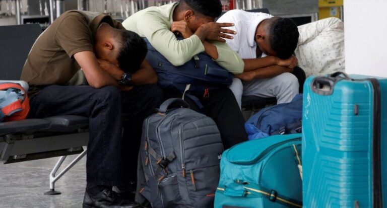 ارتباك-واسع-في-مطارات-الهند-بعد-إلغاء-شركة-طيران-مئات-الرحلات