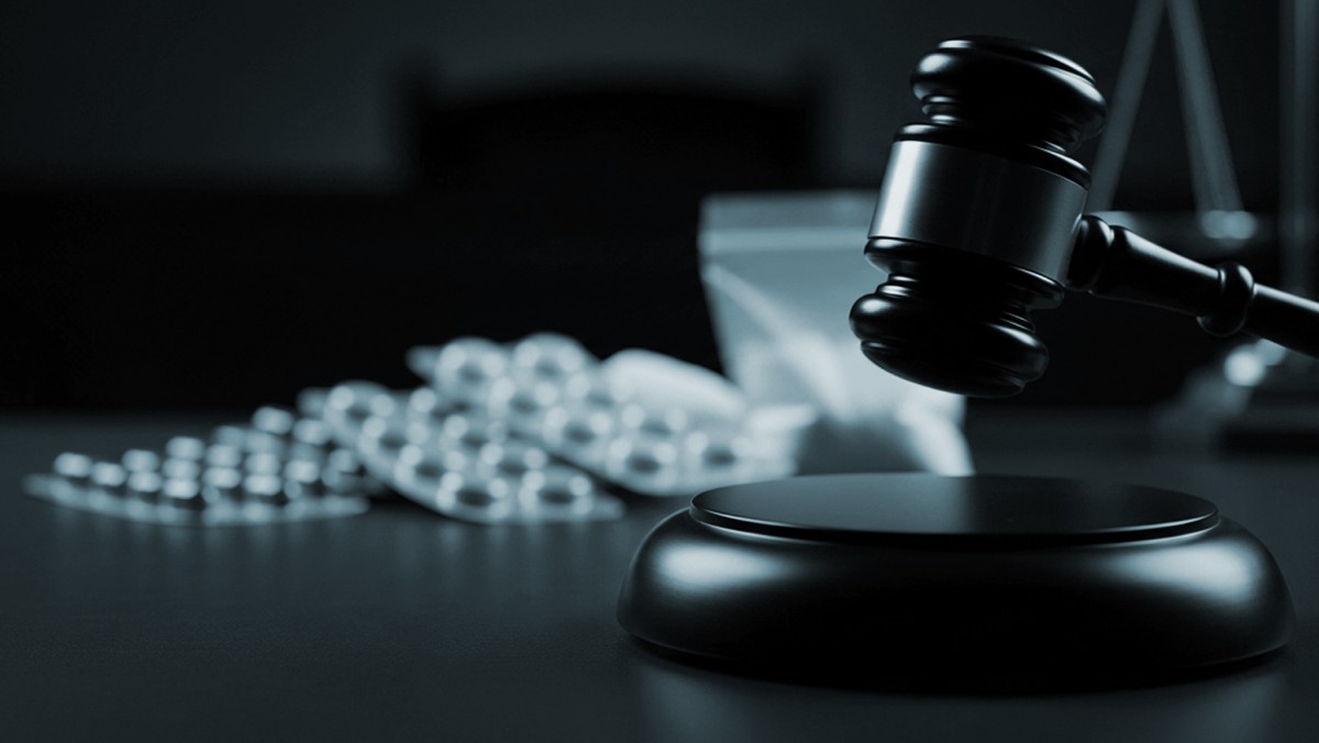 بقانون-المخدرات-'نحمي-وطن'…-الحبس-لمجالس-المتعاطين