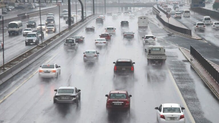 'الداخلية'-تدعو-قائدي-المركبات-للالتزام-بإرشادات-السلامة-المرورية-خلال-هطول-الأمطار