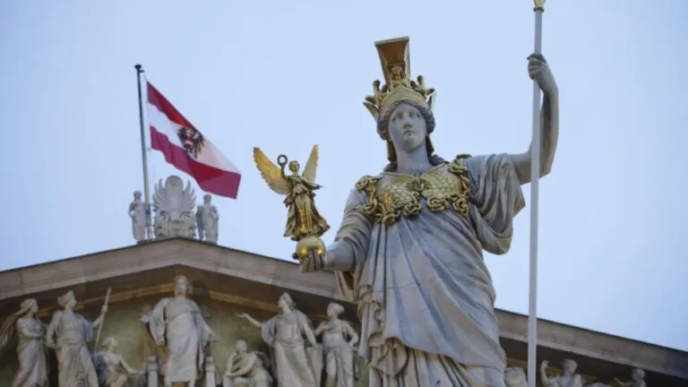 برلمان-النمسا-يحظر-الحجاب-للفتيات-دون-14-عاماً-في-المدارس