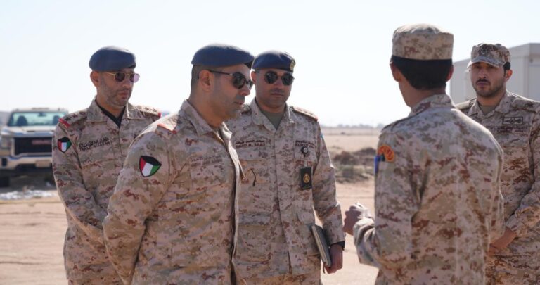نائب رئيس الأركان يتفقد مواقع الجيش شمالي البلاد للاطلاع على سير العمل