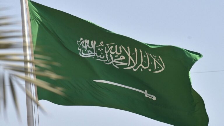 السعودية‬⁩: ندين بأشد العبارات الهجمات الإيرانية التي استهدفت الرياض والمنطقة الشرقية