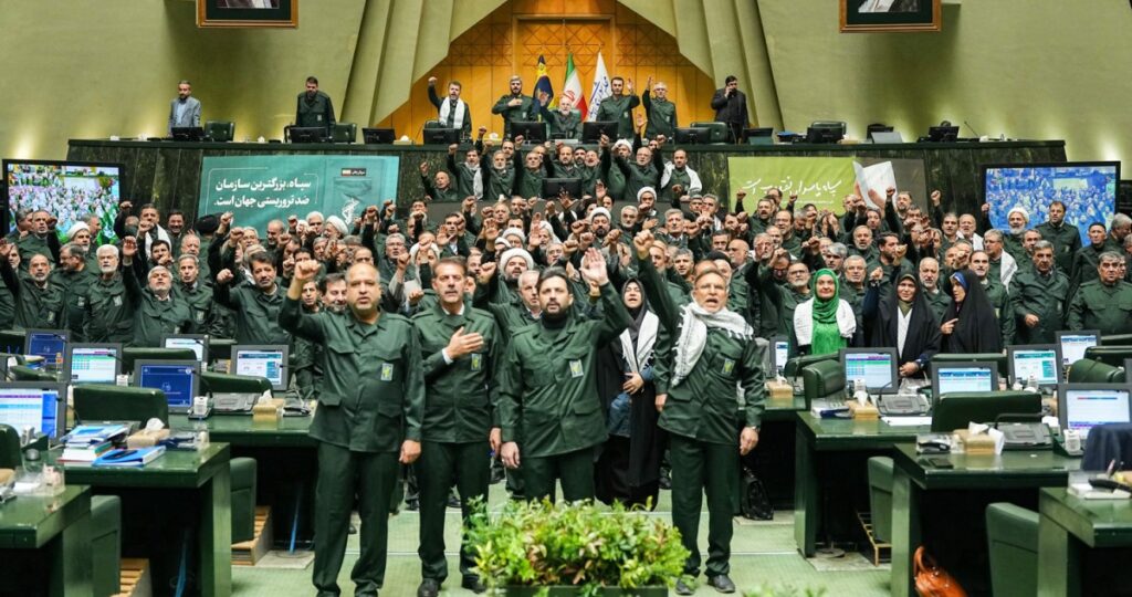 أميركا-جاهزة-لضربة-أو-اتفاق-'بالقوة'…-وترامب-يوجه-التهديد-الأخير-لإيران