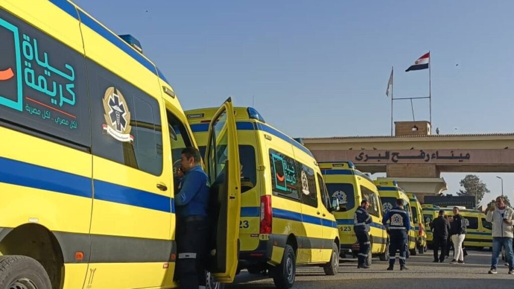 معبر-رفح-يعود-للعمل…-نقل-الجرحى-وعودة-أولى-العائلات-الفلسطينية-إلى-غزة