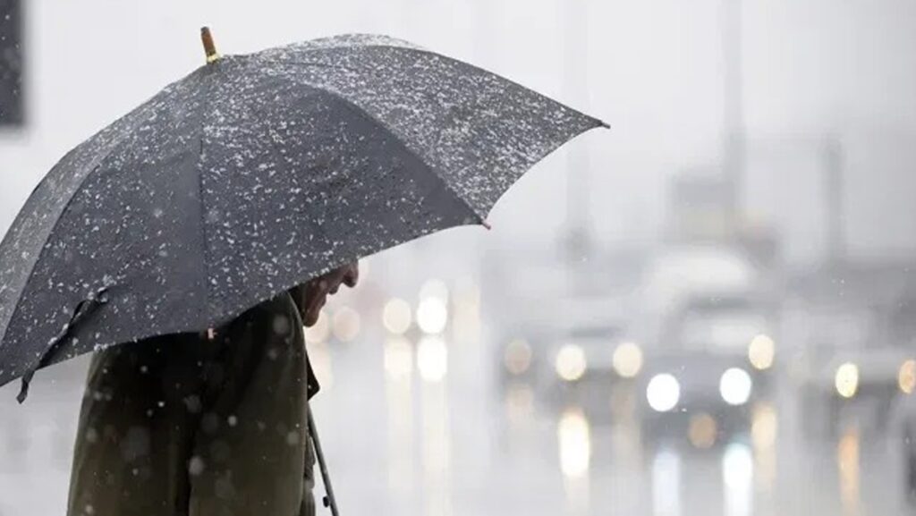 'الأرصاد'-تحذِّر:-أمطار-رعدية-ورياح-نشطة-تستمر-إلى-الساعة-الواحدة-بعد-منتصف-الليل