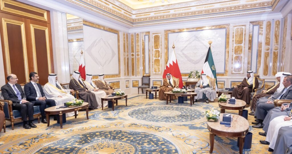 الأمير:-المزيد-من-التقدم-والرخاء-لمملكة-البحرين-وشعبها-الشقيق