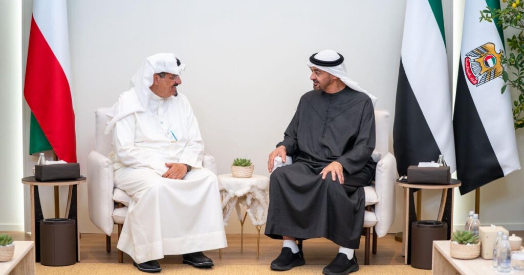 رئيس-الإمارات-يستقبل-سمو-رئيس-الوزراء-على-هامش-القمة-العالمية-للحكومات