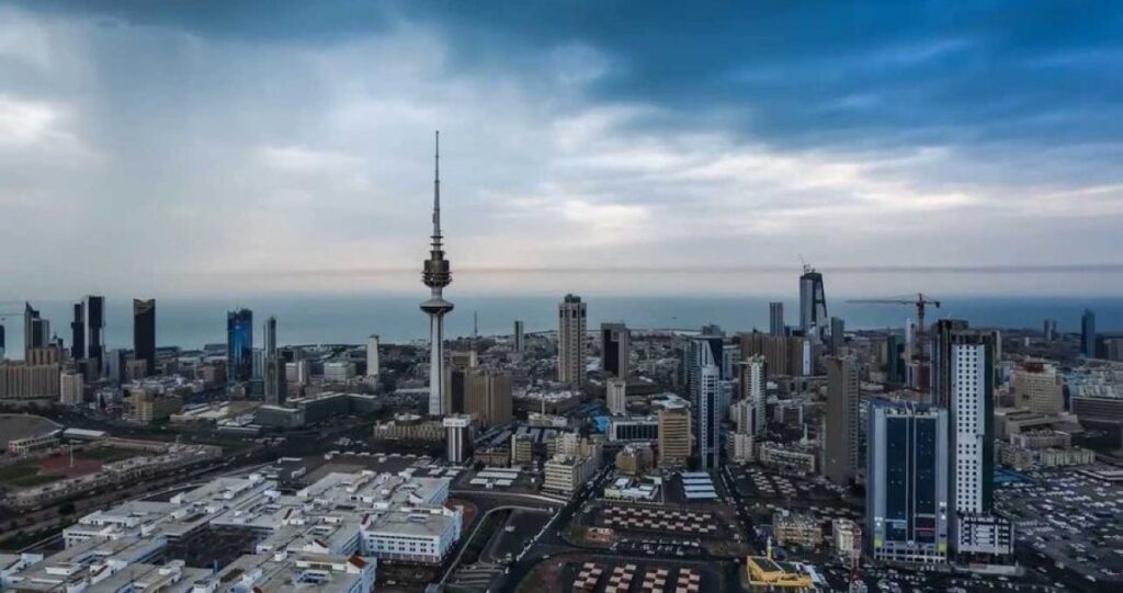 طقس-'الويك-إند'…-غائم-مع-أمطار-متفرقة-وضباب-ورياح-مثيرة-للغبار