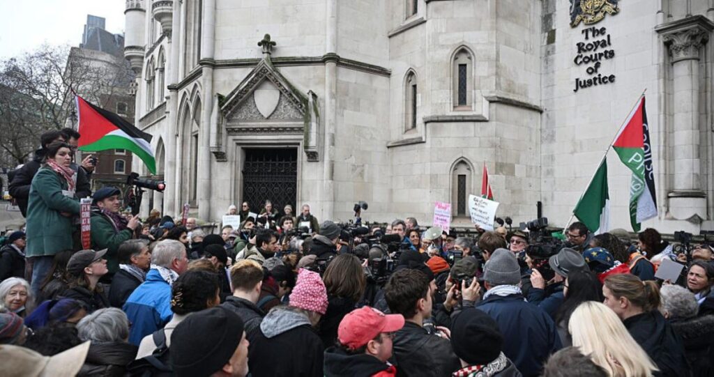 المحكمة-العليا-البريطانية-تقضي-بعدم-قانونية-حظر-منظمة-'فلسطين-أكشن'