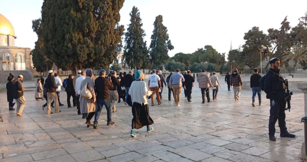 عشرات-المستوطنين-يقتحمون-المسجد-الأقصى-في-أول-أيام-رمضان