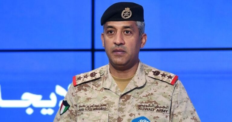 'الدفاع': مسيرتان معاديتان استهدفتا قاعدة أحمد الجابر الجوية… ووقوع بعض الأضرار المادية