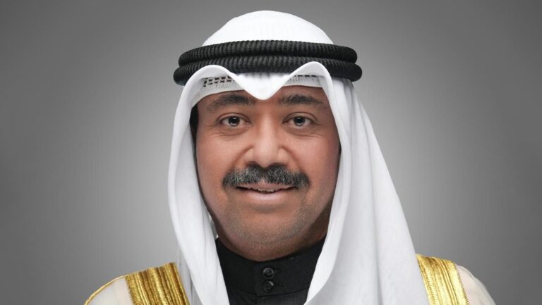 وزير الدفاع يعزي نظيره القطري باستشهاد طاقم طائرة مروحية