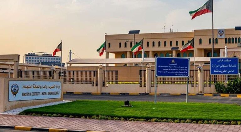 'الكهرباء': إعادة 4  خطوط هوائية لنقل الطاقة إلى الخدمة