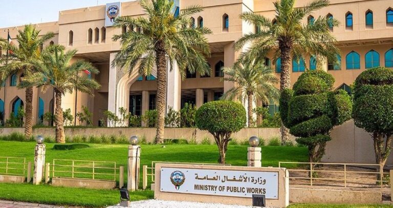 ‏'الأشغال': تعرض ⁧‫ميناء مبارك الكبير‬⁩ لهجوم مزدوج بصواريخ ومسيرات