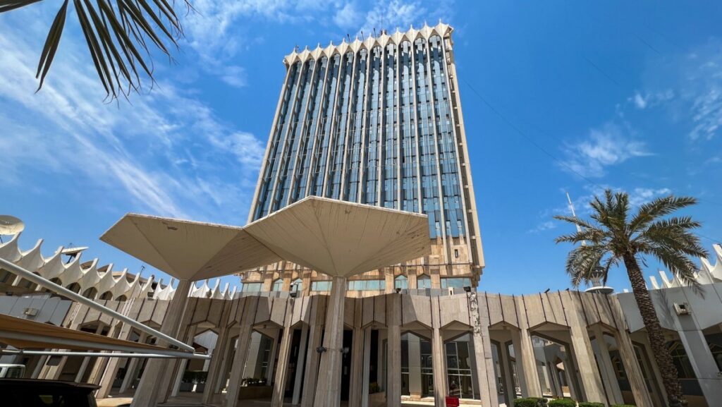 الإعلام-لـ'موظفيها':-وقف-النقل-والندب-مستمر-خلال-أبريل-المقبل