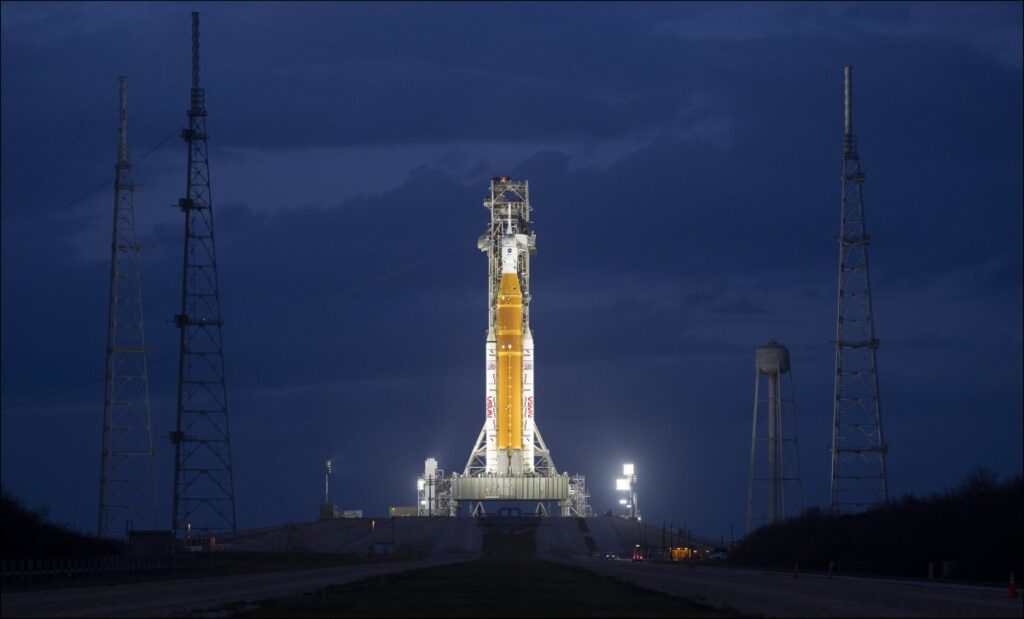 لأول-مرة-منذ-54-عاماً…-'ناسا'-ترسل-مركبة-فضائية-مأهولة-إلى-القمر