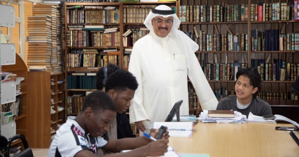 وزير-التربية-يتفقد-مقار-طلبة-المنح-الدراسية-في-المعهد-الديني-بقرطبة