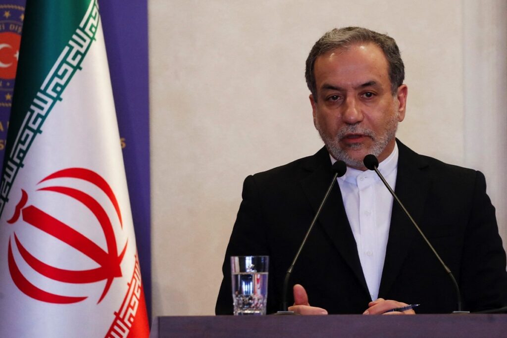 عراقجي:-الهجوم-على-المنشآت-النووية-ينطوي-على-خطر-التلوث-الإشعاعي