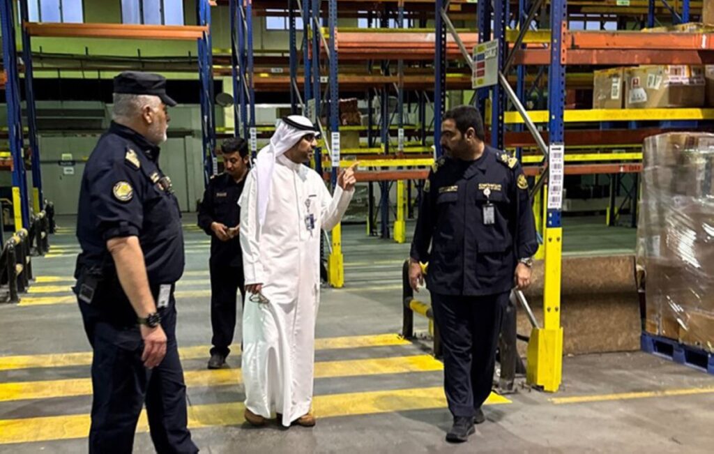 نائب-رئيس-'الجمارك'-يتفقد-'الشحن-الجوي':-الالتزام-بالتعليمات-وتطبيق-أعلى-معايير-الدقة-والكفاءة-في-الأداء