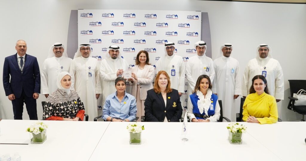 'الوطني'-الأفضل-في-جودة-خدمة-العملاء-بالكويت-2025-من-'سيرفيس-هيرو'