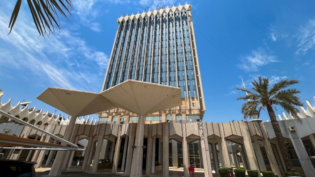 'الإعلام'-تحيل-7-وسائل-إعلامية-إلى-الجهات-المختصة-لمخالفتها-قوانين-العمل-الإعلامي