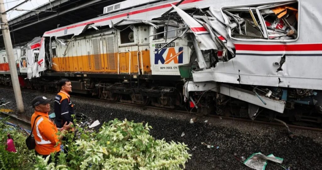 إندونيسيا:-14-قتيلاً-و84-جريحاً-في-حادث-تصادم-قطارين-قرب-جاكرتا