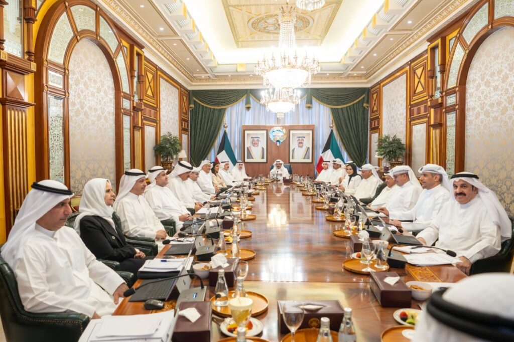 مجلس-الوزراء-يوجه-ديوان-الخدمة-المدنية-إلى-مباشرة-إجراءات-رفع-نسبة-الموظفين-العاملين-بالجهات-الحكومية-إلى-100%